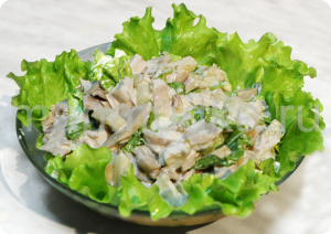 Как приготовить салат с курицей и грибами