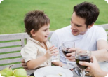 Родители сами приучают детей к алкоголю